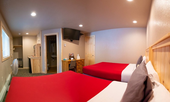 Silverton Hotel | Triangle Motel