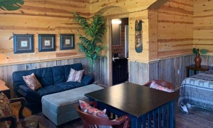Steelville House | Tribal Suite @ Meramec Riverside Lodge & Retreat on the banks of Meramec River