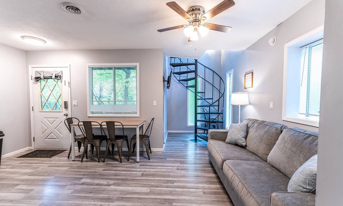 Indian Point Cabin | Tribesman Resort #23 - Renovated Cabin, Minutes to Silver Dollar, Great Location