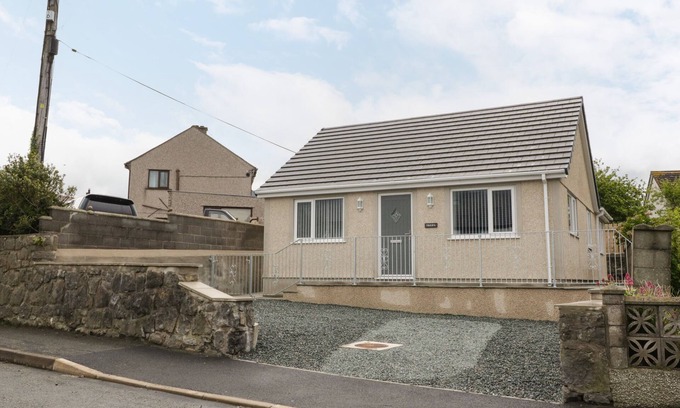 Llanfechell Cottage | TRIGFA, with a garden in Llanfechell