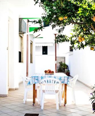 Torre San Giovanni Apartment | Trilocale a 50 mt dal mare con patio - Teresa Houses