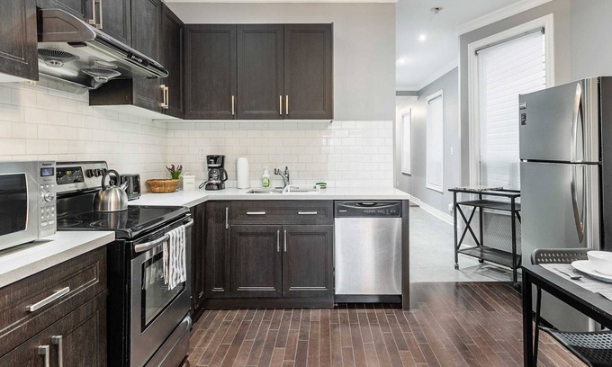Little Italy Apartment | Trinity Bellwoods Pet-Friendly 3-Bedroom w Patio
