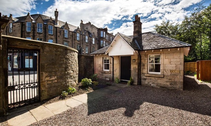 Trinity Cabin | Trinity Lodge - Home with Private Garden and Parking