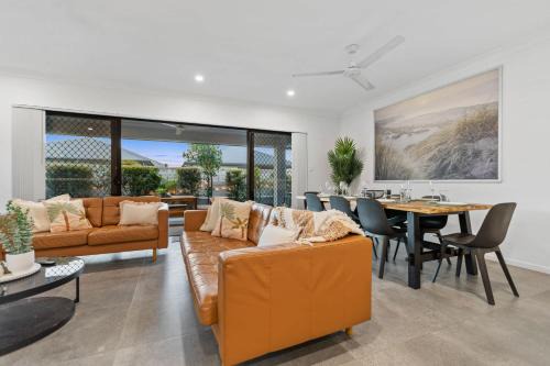 Trinity Beach House | Trinity Oasis Spa BBQ & Family Retreat