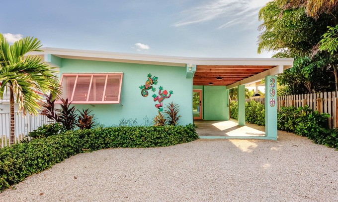 Key Colony Beach House | Trip Around the Sun 2/2 + dockage & cabana club