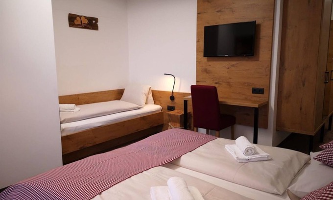 Aschau bei Kirchberg House | Triple room with shower, WC - Hotel Aschauer Hof