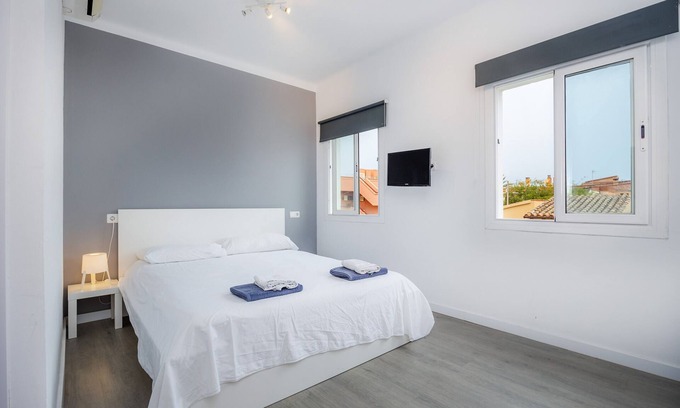Can Pastilla Apartment | Triple room Nº10' with Shared Terrace, Wi-Fi and Air Conditioning