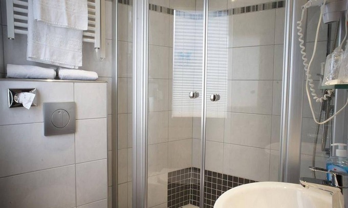 Idar-Oberstein House | Triple Room Shower/WC - Hotel Schloßschenke