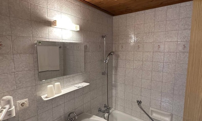 Muhlbach im Pinzgau Bed & Breakfast | Triple room, shower or bath, WC, balcony - Dorferwirt