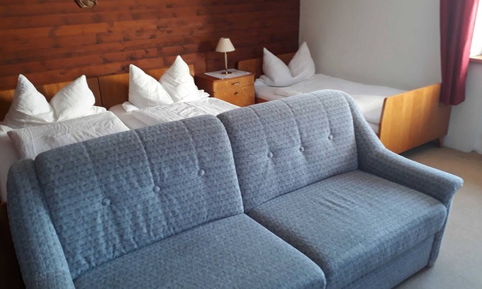 Schoppernau Bed & Breakfast | Triple Room (Type A) - Greber Christine - Frühstückspension Fernblick