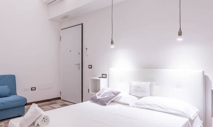 Oristano Historic Centre House | triple room with pool