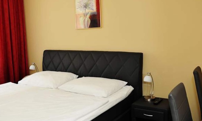 Schallmoos House | Triple room with shower, toilet - Ganslhof, hotel