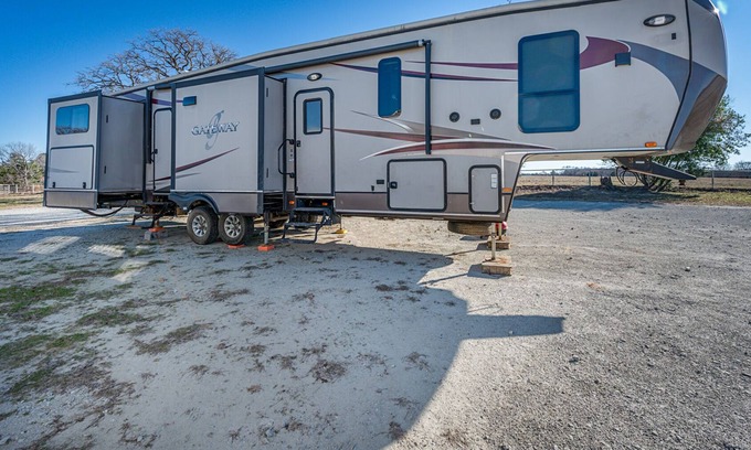 Lindale House | Triple W Rentals Heartland Gateway RV