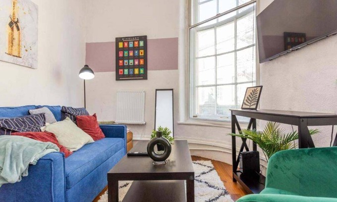 Newcastle-upon-Tyne Apartment | Triplex Apartment in Central Newcastle - Sleeps 10