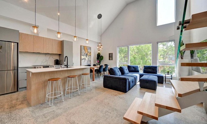 Pointe-Saint-Charles Apartment | TripMontreal 302