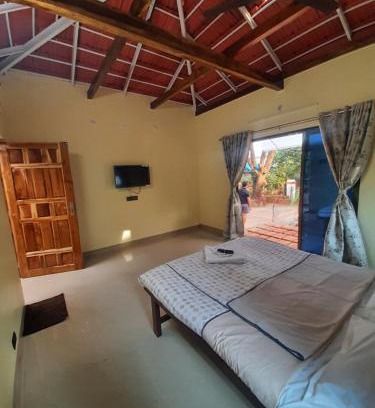 Dapoli Bed & Breakfast | Triskelion - Bed and Breakfast, Family home stay by Joshi Brothers