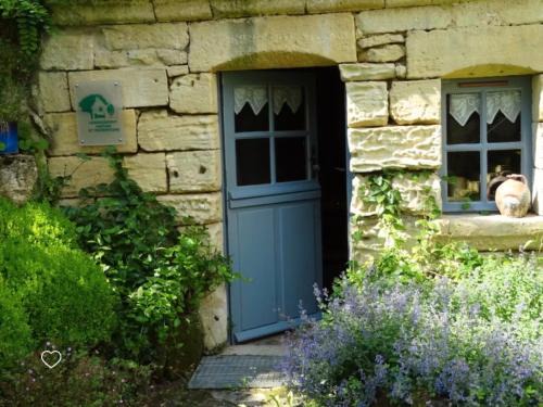 Villaines-les-Rochers House | Troglo - gîte dans la pierre