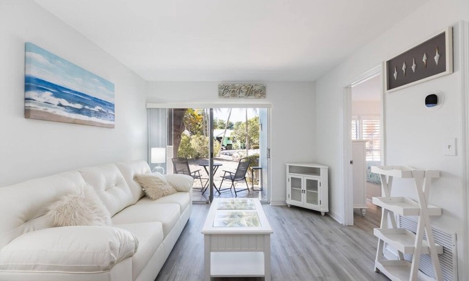 Rock Harbor Condo | Tropical Bayside Condo with Dock