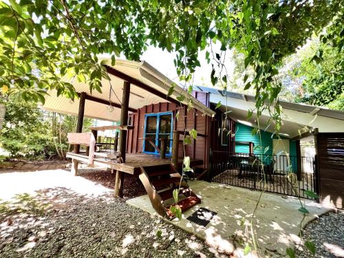 Wongaling Beach Apartment | Tropical Cabin Retreat