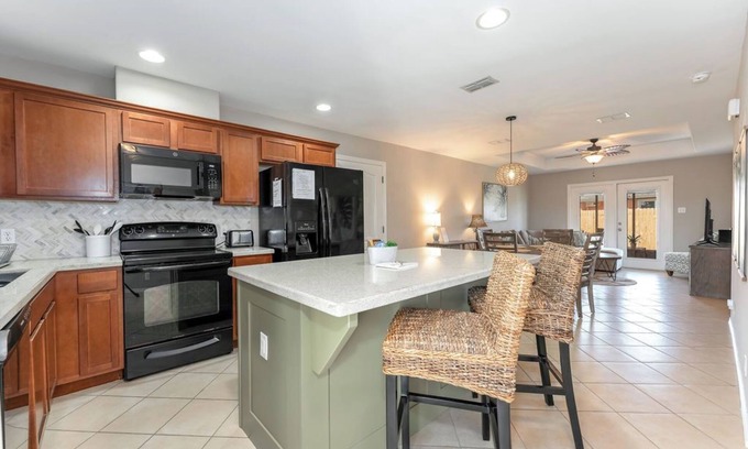Laguna Vista House | Tropical Casita located in South Padre Island Golf Community