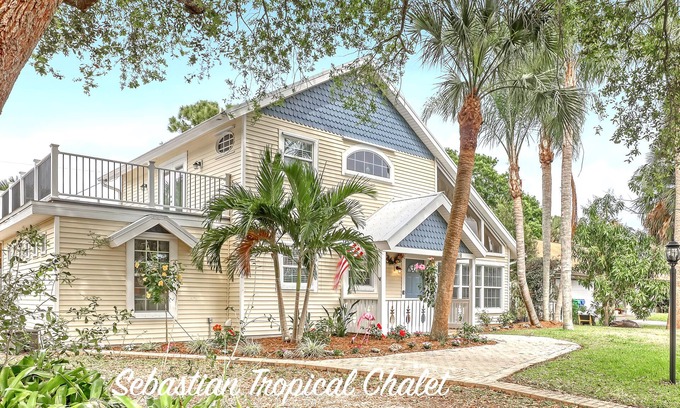 Sebastian Highlands Ski Chalet | Tropical Chalet w/3 King Bedrooms. 3 patios, and an Above-Ground Pool!
