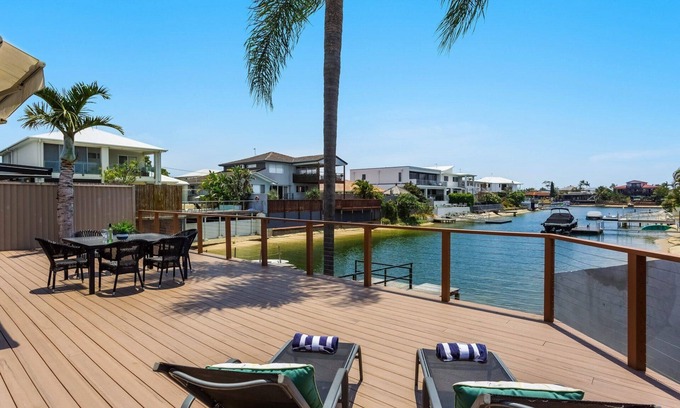 Broadbeach Waters House | Tropical Dreaming (Heated Pool)