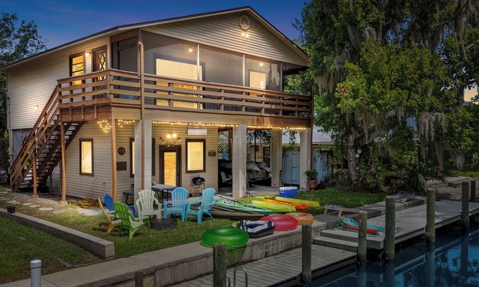 Weeki Wachee Gardens House | Tropical Escape: Kayaks, Dock, Direct Gulf Access, Ideal for Large Boats!