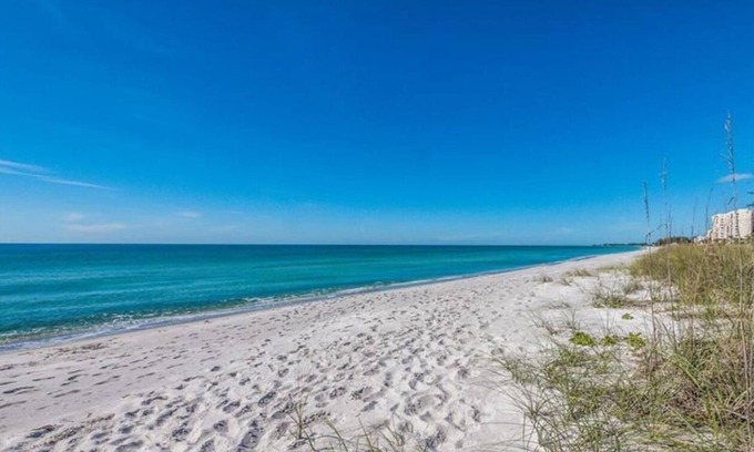 Longboat Key Condo | Tropical escape on the bay in LBK!