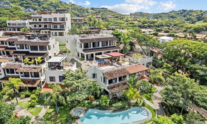 Coco Apartment | Tropical Gardens