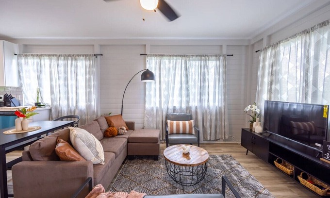 Hilo Cottage | Tropical Haven - 2BR Hilo