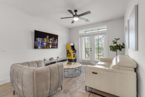 Ruskin Apartment | Tropical Hideaway Amazing 3 Bed Oasis with Pool