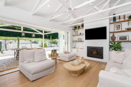 Lennox Head House | Tropical Hideaway Inspired by Palm Springs in Lennox Head