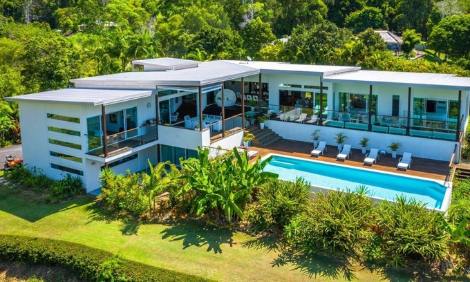 Tallebudgera House | Tropical Hideaway (Pet Friendly)