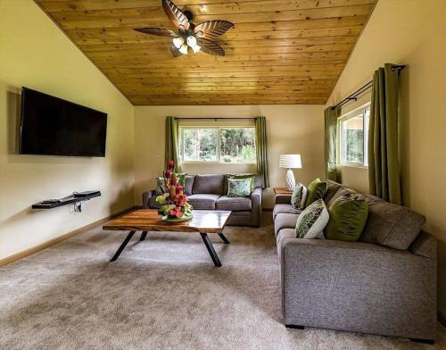 Mountain View House | Tropical Island Paradise home