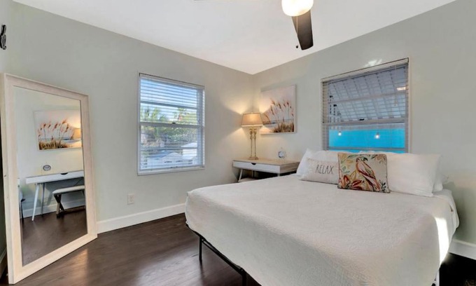 Treasure Island Apartment | Tropical Island Retreat walk to the Beach