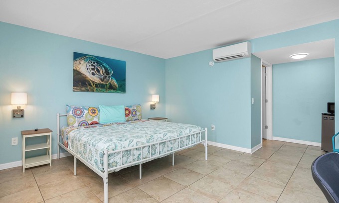 Fort Myers Beach Resort | Tropical King Studio in Fort Myers Beach