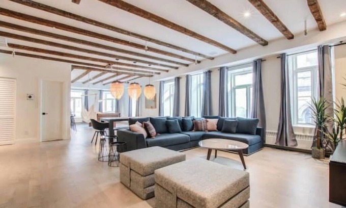Cite Multimedia Apartment | Tropical Loft in old Montreal