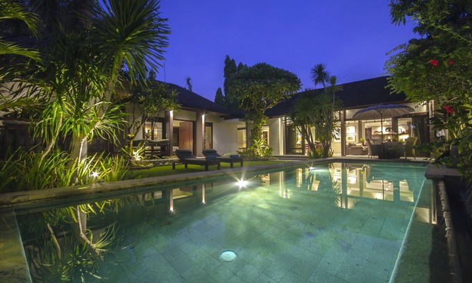 Laksmana Villa | Tropical, Luxury 2BR Villa, Seminyak! - 7Min Walk To Eat Street! W/Swim Pool!