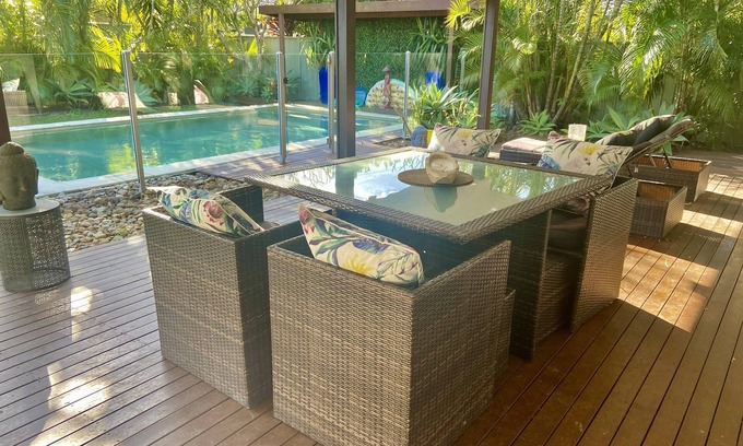 Sorrento House | Tropical Oasis -child/pet friendly