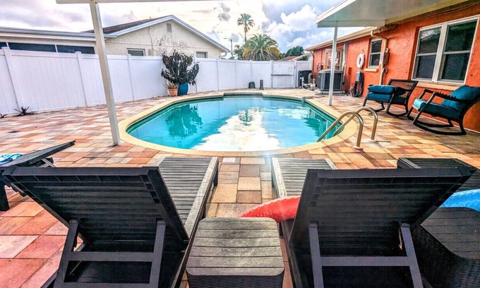 Embassy Hills House | Tropical Oasis *Heated Pool* Whole Home
