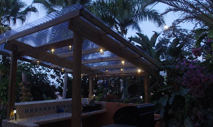 Guzman Abajo Apartment | Tropical pool & garden retreat studio