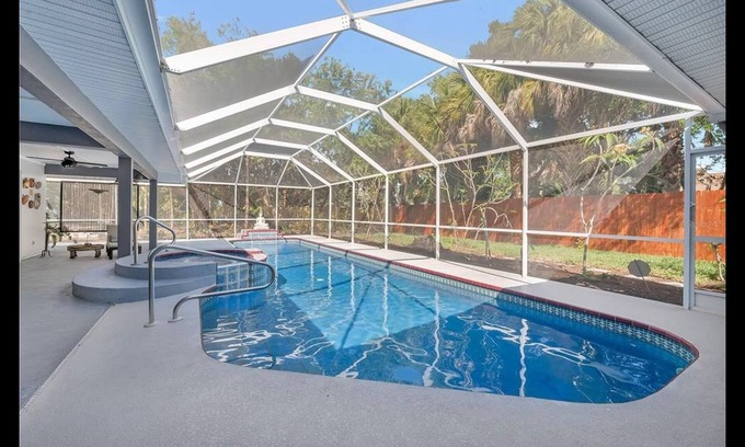 Sorrento Shores House | Tropical pool home close to beaches
