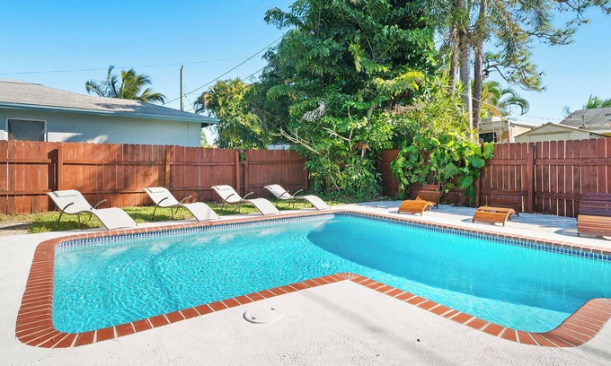 Boynton Beach Villa | Tropical Spa Escape! Pool/Spa/Sauna WIFI 4Bdrm 8 Min Bch