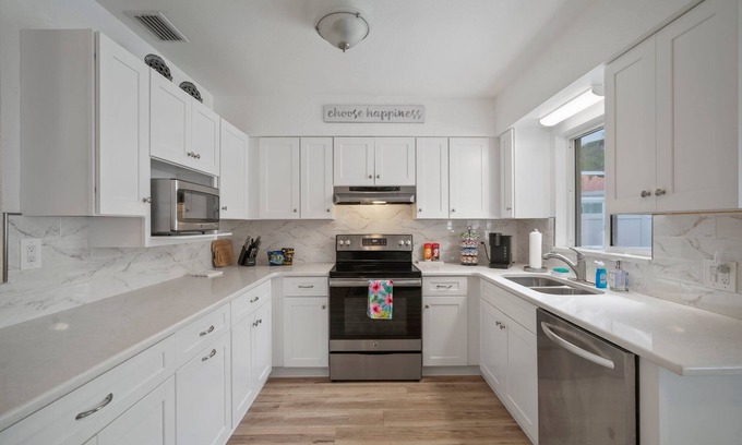 South Pinellas Community Council House | Tropical vacation home in St. Petersburg - only 5 minutes from the beach!