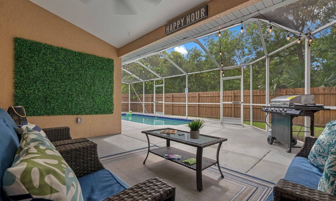 Oldsmar House | Tropical Vacay pool home