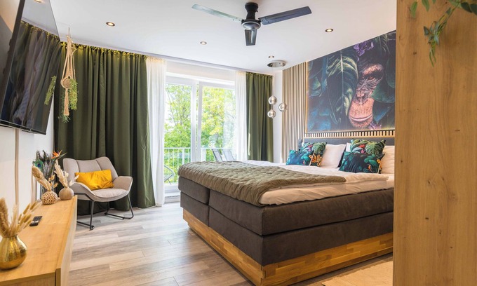 Hof Apartment | Tropical whisper penthouse in Hof. Balcony, Weber grill, whirlpool, digital check-in