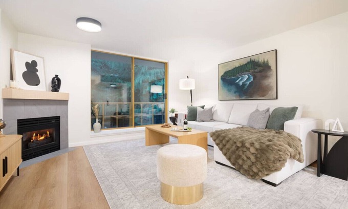 Village North Apartment | True Luxury - Pool, HT, Sauna