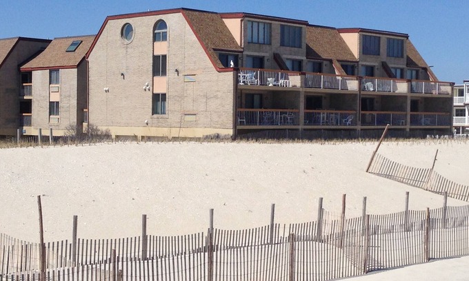 Beach Haven Condo | True Oceanfront-Fabulous Views Free Beach Badges & Wifi
