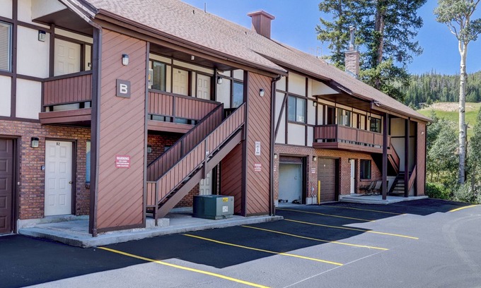 Brian Head Condo | True ski-in/out two-level condo BH. nPerfect for two families with a king suite.