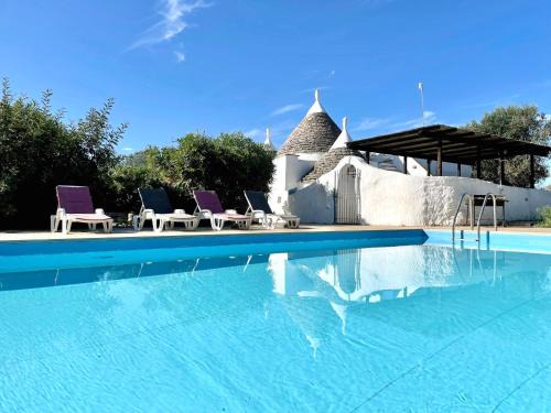 San Michele Salentino Villa | 'Trullo della Luna' tipico casale in un uliveto, piscina esclusiva